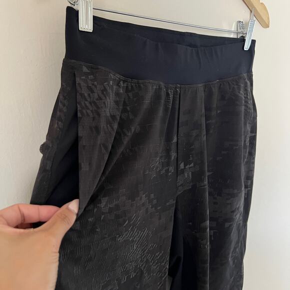 Lululemon Men’s Drawstring Shorts in Geometric Print M - Picture 2 of 8